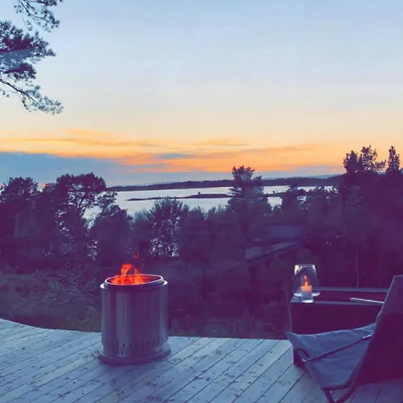 Peaceful Nature And Design On Skardsoya Holiday home Lesund