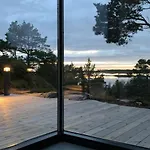 Feriehus Peaceful Nature And Design On Skardsoya Lesund